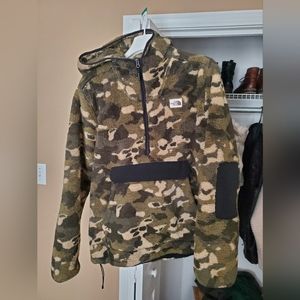 The North Face campshire pullover camo XL